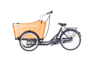 Cargo avec caisse à l&rsquo;avant